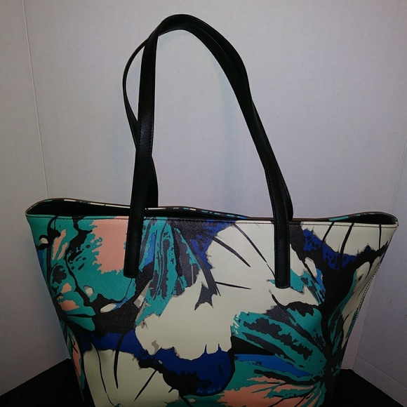 KENNETH COLE TOTE BAG Make an Offer! - Picture 3 of 8